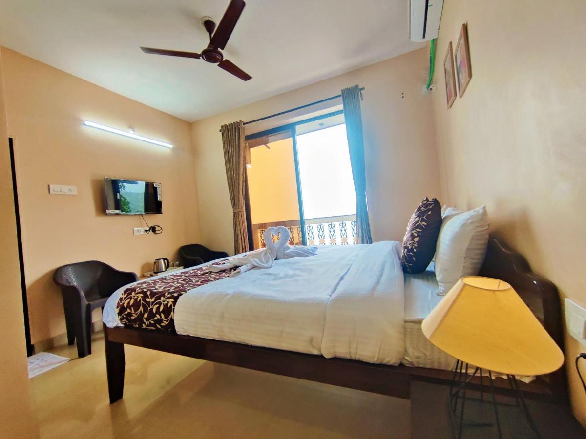 Ekaar Hotel